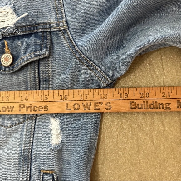 KanCan Los Angeles Size Small Distressed Denim Blue Jean Jacket Raw Hem Buttons - Picture 13 of 16
